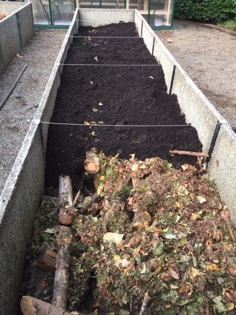 RAISING WORMS in a HUGELKULTUR RAISED GARDEN BED 