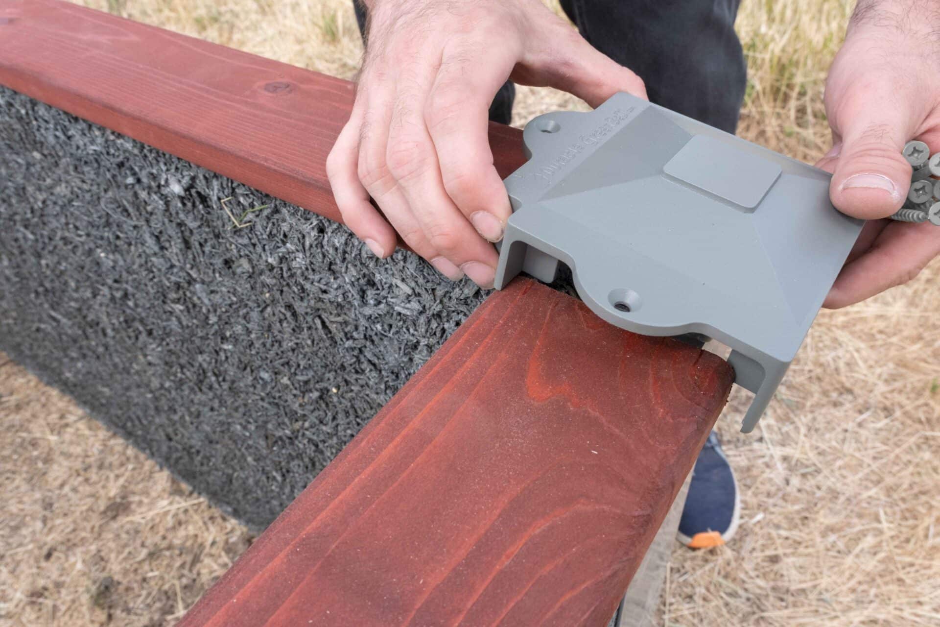 Display of dropping cap over trim