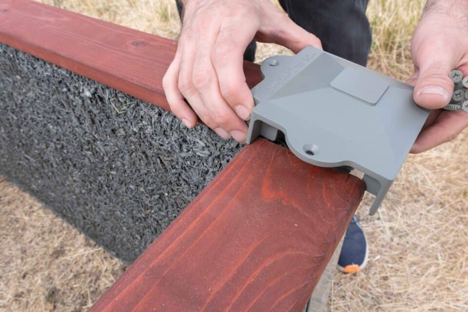 Display of dropping cap over trim